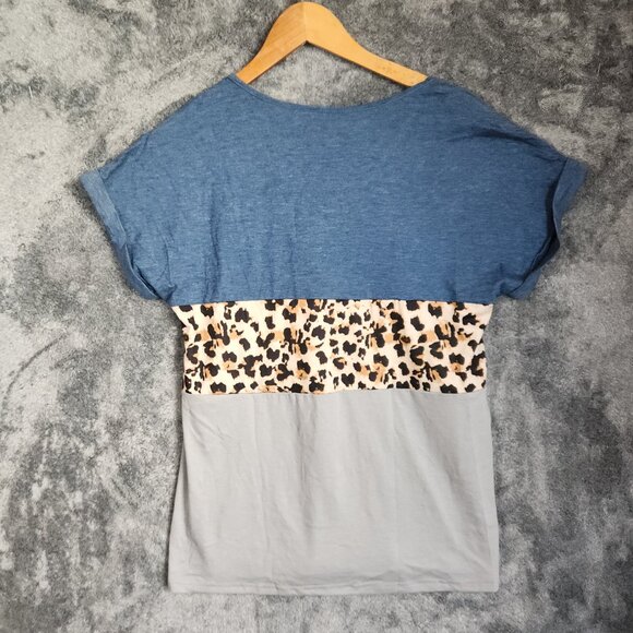 Women's Animal Print Short Sleeve V Neck Colorblocked Top Shirt Short Sleeve NEW - Picture 2 of 7